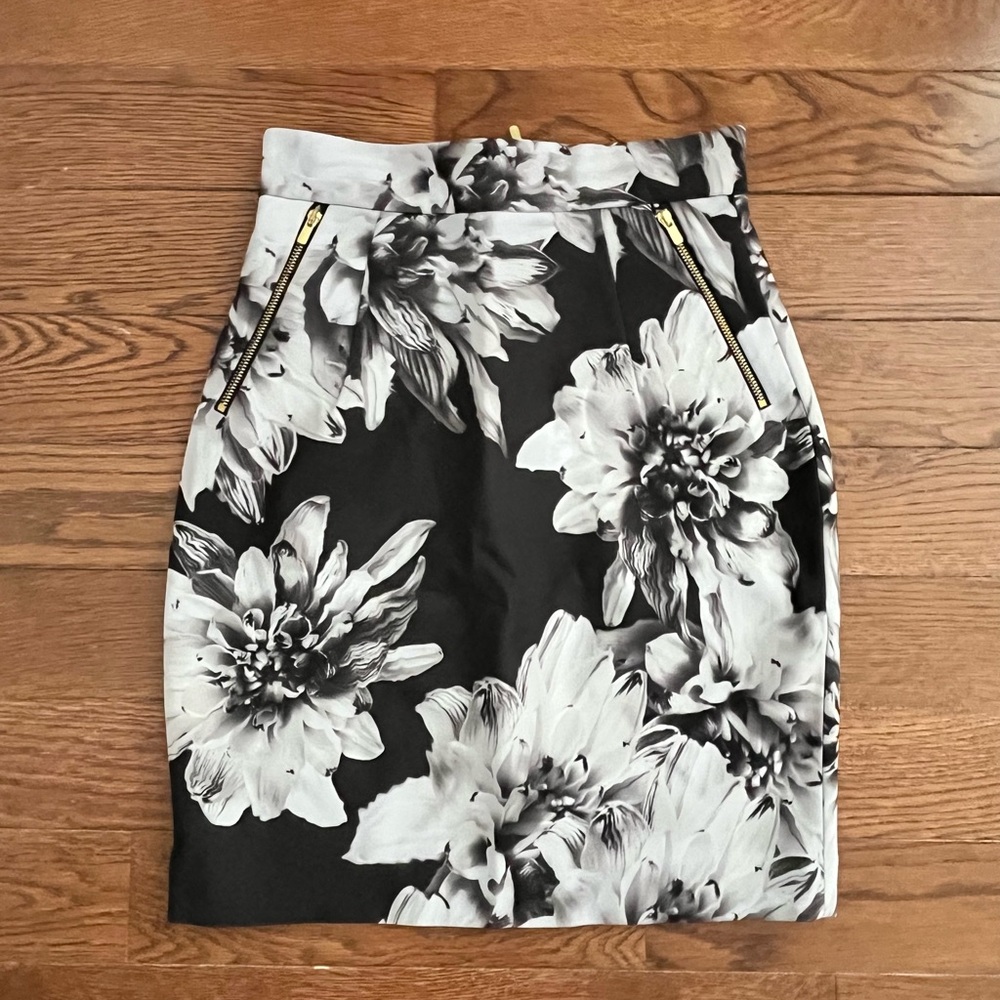 H&M Monochrome Floral Pencil Skirt